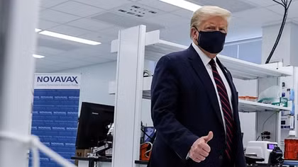 Lần hiếm hoi ông Trump đeo khẩu trang trước công chúng 