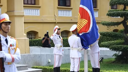 Lễ thượng cờ kỷ niệm 51 năm ASEAN tại Hà Nội