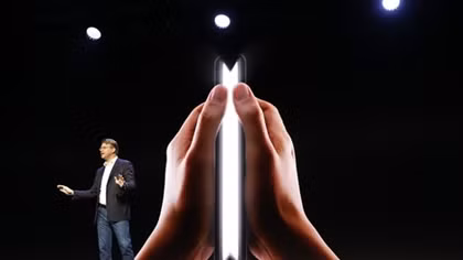 Samsung hé lộ điện thoại "bẻ đôi màn hình"