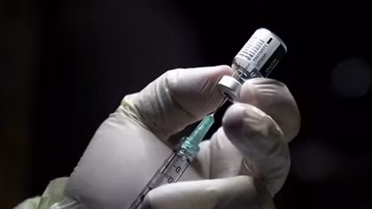 Nhân viên y tế Mỹ "dị ứng nghiêm trọng" sau khi tiêm vaccine COVID-19 