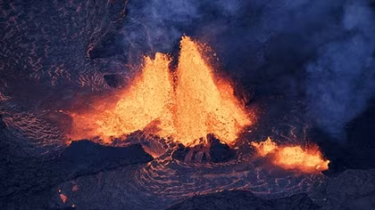 Cảnh tượng như "ngày tận thế" ở núi lửa Hawaii 