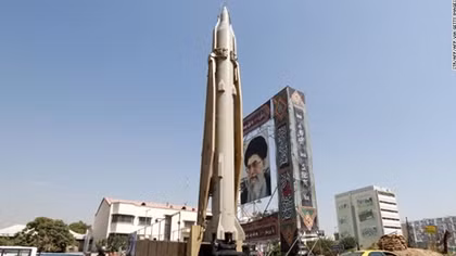  Mỹ có vũ khí tối tân, Iran đối chọi bằng chiến lược đáng gờm