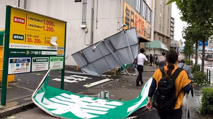 Siêu bão đổ bộ làm gián đoạn nhịp sống của 30 triệu người dân Tokyo