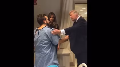 Nạn nhân vụ thảm sát Las Vegas cố đứng vững để bắt tay Tổng thống Trump