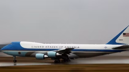 Ông Trump đề nghị dừng hợp đồng sản xuất Boeing cho tổng thống vì... đắt