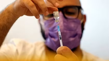 Cựu lãnh đạo thế giới kêu gọi G7 chi tiền cho vaccine toàn cầu 