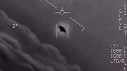 Mỹ công bố video truy đuổi UFO trên Thái Bình Dương 