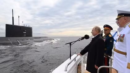 Tổng thống Putin: Hải quân Nga sẵn sàng ra đòn tấn công "không cản nổi"
