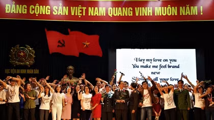 Màn thể hiện tài năng bằng tiếng Anh của sinh viên Học viện ANND 