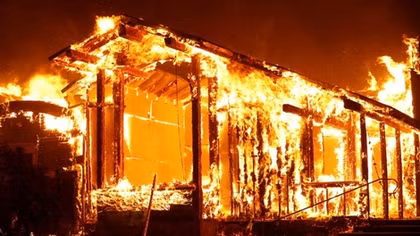 Cháy rừng đe dọa 200 nghìn người, California tuyên bố tình trạng khấn cấp 