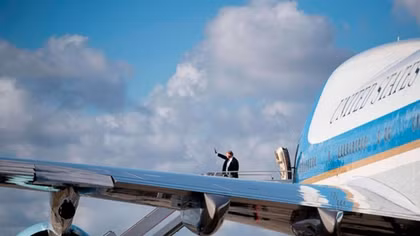 Tổng thống Mỹ thăm nhà máy Boeing sau khi áp thuế nhôm, thép