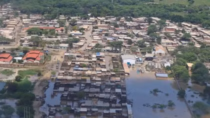 Mưa lũ đe dọa kim tự tháp nghìn tuổi ở Peru