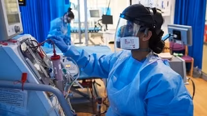 Anh kêu gọi không truy tố bác sĩ quyết định "ai sống ai chết" trong phòng bệnh