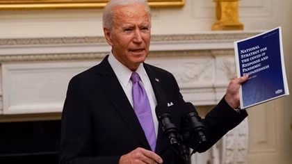 Ông Biden triển khai kế hoạch 100 triệu mũi vaccine chống COVID-19