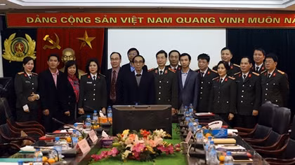 Báo Công an nhân dân chia sẻ kinh nghiệm cùng Tạp chí Aloumai của Lào