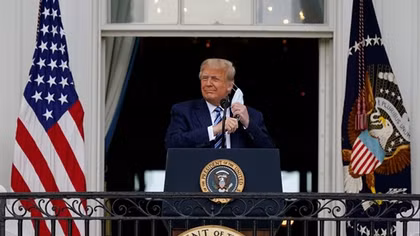 Ông Trump tuyên bố miễn nhiễm COVID-19