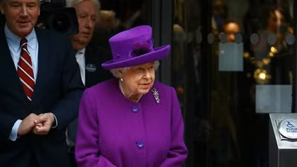 Nhân viên Điện Buckingham nhiễm COVID-19, Nữ hoàng Anh chuyển sang cung điện khác