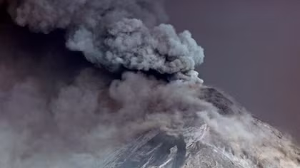 Núi lửa phun trào, hàng ngàn người Guatemala phải sơ tán