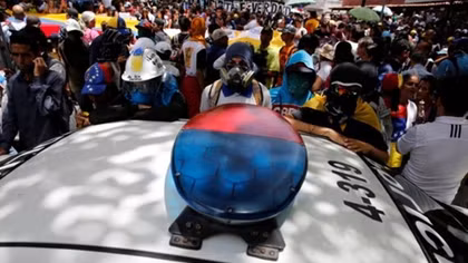 Tòa án tối cao Venezuela bị trực thăng tấn công
