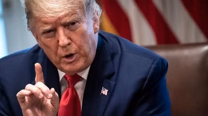Ông Trump cấm công ty Mỹ giao dịch với Trung Quốc