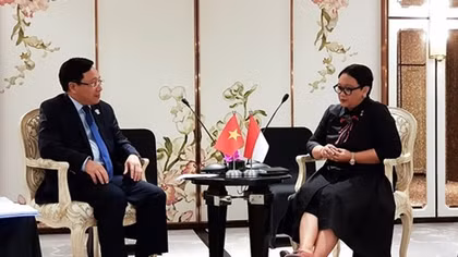Phó Thủ tướng, Bộ trưởng Ngoại giao Phạm Bình Minh gặp Bộ trưởng Ngoại giao Indonesia 