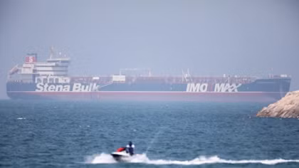 Tàu gắn cờ Anh cập bến Dubai sau căng thẳng tại Vùng Vịnh