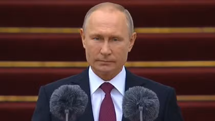 Bất chấp đại dịch, tỷ lệ ủng hộ ông Putin vẫn cao chót vót
