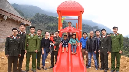 Sức trẻ tình nguyện mang xuân ấm đến vùng cao Hòa Bình