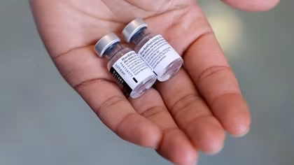 Y tá Mỹ nhiễm COVID-19 sau khi được tiêm vaccine 