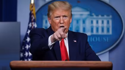 Tổng thống Trump tuyên bố tạm ngừng hoạt động nhập cư vào Mỹ