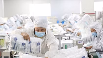 Chứng khoán thế giới bay mất 5 ngàn tỷ USD vì COVID-19