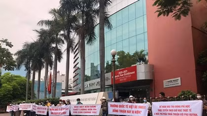 Mâu thuẫn với phụ huynh, nhà trường ra thông báo “đuổi học” học sinh