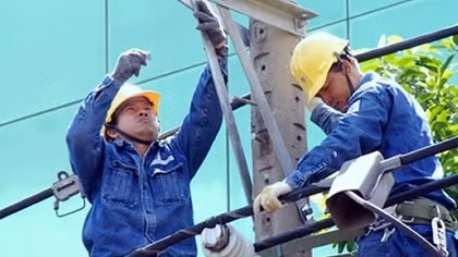 Hóa đơn tiền điện lại tăng vọt mùa COVID-19