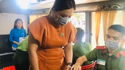 Làm thủ tục cấp CCCD ngay trên ô tô lưu động