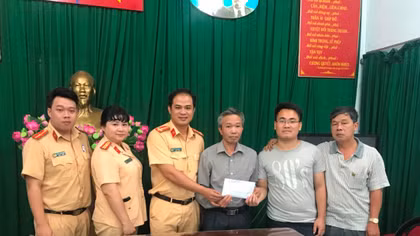 Thăm hỏi chiến sĩ mắc bệnh hiểm nghèo, gia đình có hoàn cảnh đặc biệt khó khăn