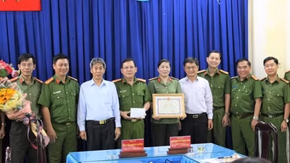 Khen thưởng đơn vị phá đường dây sản xuất, lưu hành tiền giả