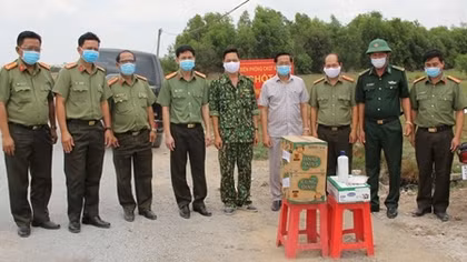 Khen thưởng người cung cấp thông tin phát hiện người nhập cảnh trái phép