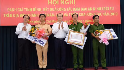 Khen thưởng các đơn vị tham gia khám phá vụ án 1,1 tấn ma túy