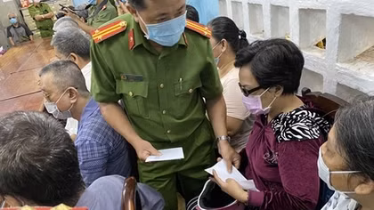 Thăm và tặng quà Hội Người mù nhân dịp Xuân Tân Sửu 2021