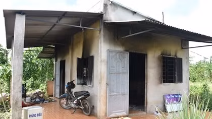 Thi thể cháy đen tại căn nhà trong rẫy