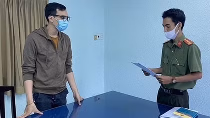 Nam tiếp viên hàng không làm lây dịch bệnh COVID-19 bị đề nghị truy tố