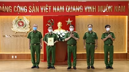 Khen thưởng Công an TP Hồ Chí Minh trong vụ bắt kẻ giết người trốn trại