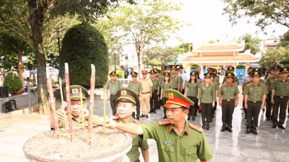 Cục Truyền thông CAND tri ân quê hương Đất Đỏ anh hùng