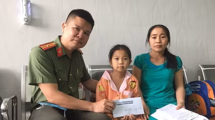 Bạn đọc Báo CAND hỗ trợ thêm 15 triệu đồng giúp bé gái bị bệnh nặng