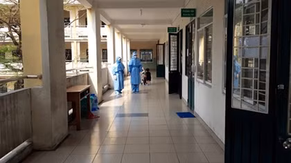 Vì sao có người phải cách ly trên 14 ngày?