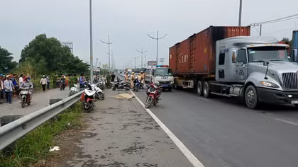 Cô gái bị sát hại khi chạy xe máy trên đường dẫn cao tốc