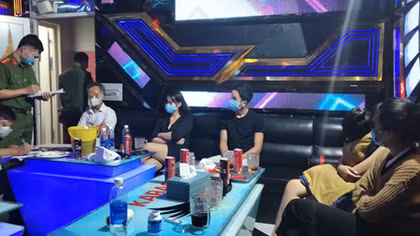 Thu hồi giấy phép kinh doanh cơ sở karaoke có người "bay lắc" trong mùa dịch