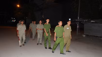 Xuyên đêm cùng Công an xã tuần tra đêm ở địa bàn có dân số “khủng”