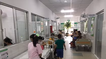 22 học sinh tiểu học nhập viện nghi ngộ độc thực phẩm