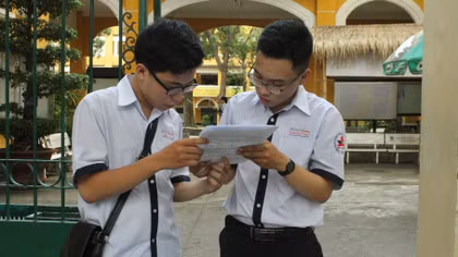 Nhiều sĩ tử than khó với đề thi môn Vật lý và Sinh học